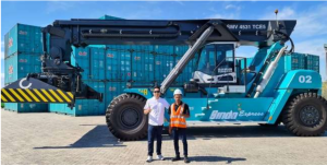 Read more about the article Sindo Express Datangkan Alat Angkut Container